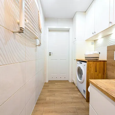 Reymonta Vivid Space By Bookinghost * Vratislav